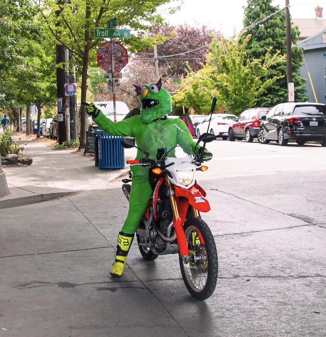 Fluffy riding a motorcycle through Seattle